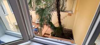 Гостиница Волна Утес Трехместный номер с душем-13