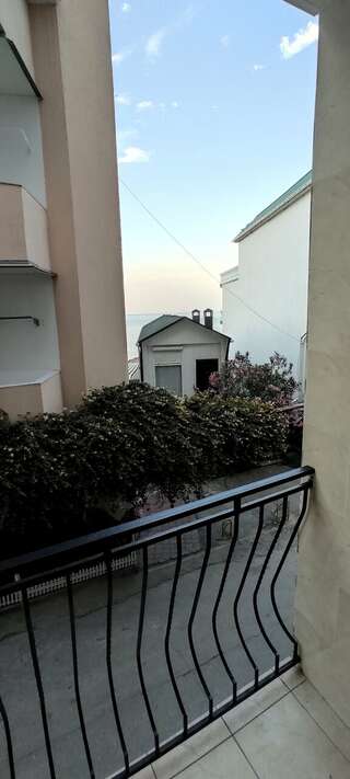 Гостиница Волна Утес Четырехместный номер с балконом-10