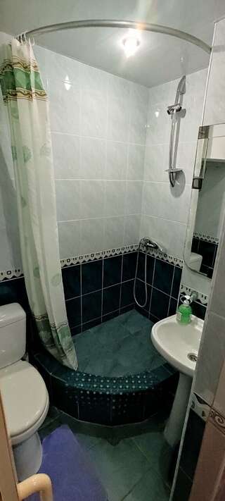 Гостиница Волна Утес Трехместный номер с душем-11