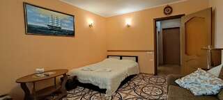 Гостиница Волна Утес Четырехместный номер с балконом-3