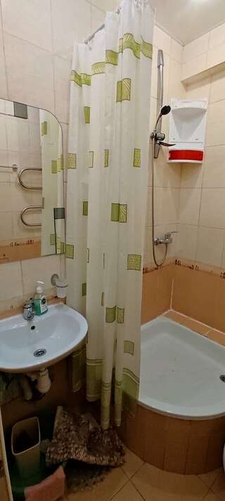 Гостиница Волна Утес Четырехместный номер с душем-8