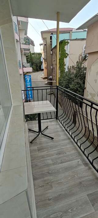 Гостиница Волна Утес Улучшенный трехместный номер-9